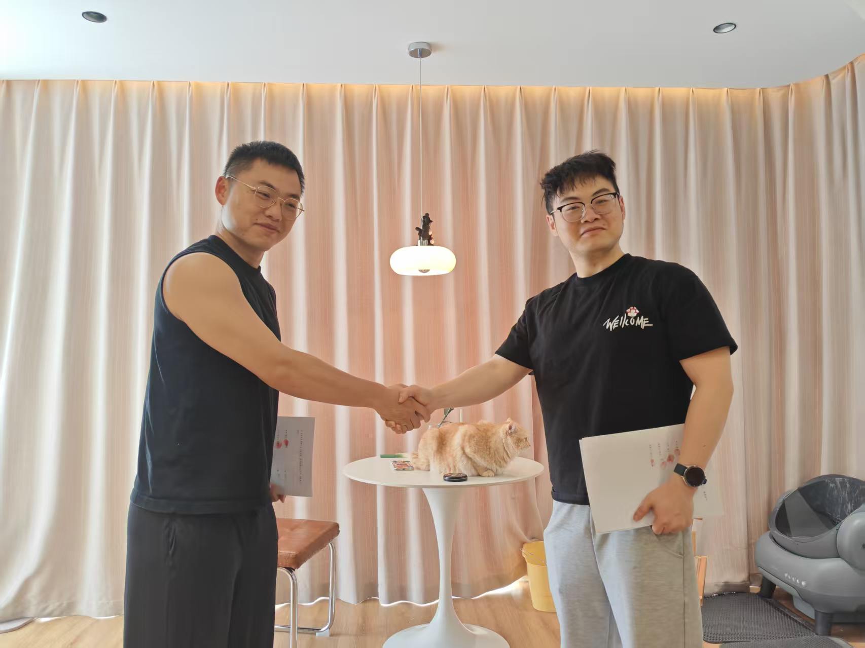 KC与瑞辉签约场景